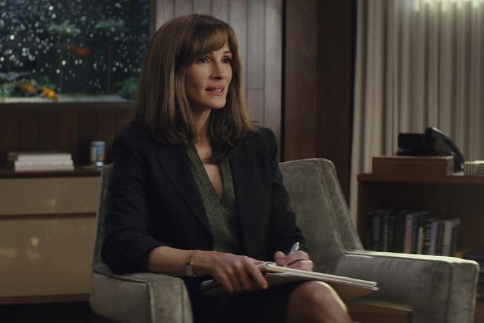 Julia Roberts dans « Homecoming », série créée par Eli Horowitz et Micah Bloomberg.