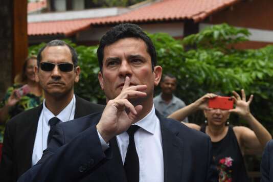 Le juge Sergio Moro lors de sa sortie d’une réunion avec Jair Bolsonaro, jeudi 1er novembre à Rio.