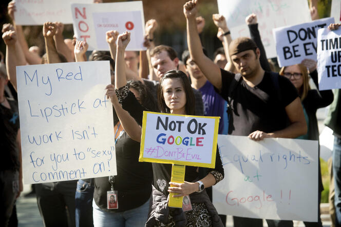 Des employés de Google ont quitté leurs bureaux pour manifester devant le Googleplex, à Mountain View, (Californie), le 1er novembre.