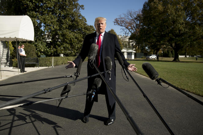 Donald Trump s’adresse à la presse, à la Maison Blanche, avant son départ pour une série de meetings, le 4 novembre.