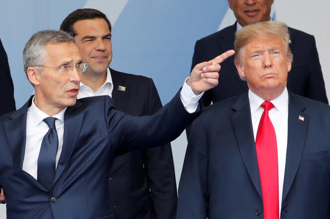 Le secrétaire général de l’OTAN, Jens Stoltenberg, et le président américain Donald Trump, lors d’un sommet de l’Alliance, à Bruxelles, le 11 juillet 2018.