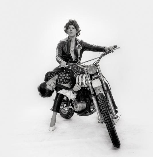 GALERIE CHRISTOPHE GAILLARD, PARIS Michel Journiac, « Enlèvement », 1974, « 24 heures de la vie d'une femme ordinaire / Phantasmes », tirage argentique sur papier.