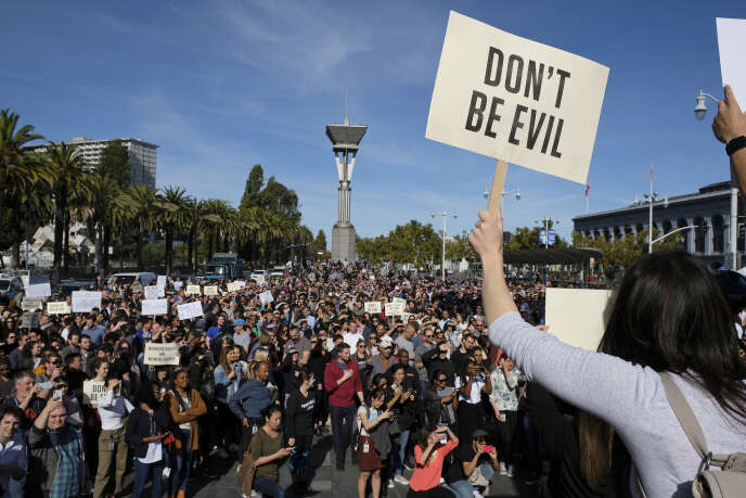 Le 1er novembre 2018, des employés de Google protestent à San Francisco contre le harcèlement sexuel et les discriminations envers les femmes dans l’entreprise.