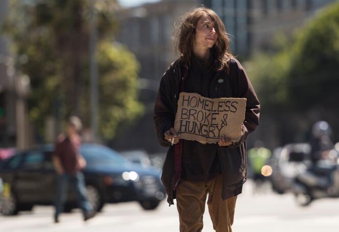 Une personne sans abri dans les rues de San Francisco, en Californie.