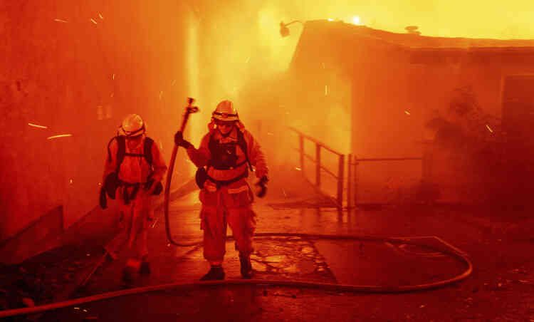 En juillet et août, huit personnes, dont trois pompiers, avaient par ailleurs péri dans l’incendie Carr, qui avait sévi dans la région de Redding. Il avait détruit 93 000 hectares avant de pouvoir être éteint, après six semaines de lutte.