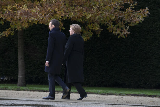 Emmanuel Macron et Angela Merkel commémorent le centenaire de l'Armistice du 11 novembre 1918 à Compiègne, le 10 novembre.