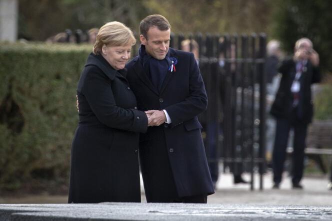 Emmanuel Macron et Angela Merkel commémorent le centenaire de l'Armistice du 11 novembre 1918 à Compiègne, le 10 novembre.