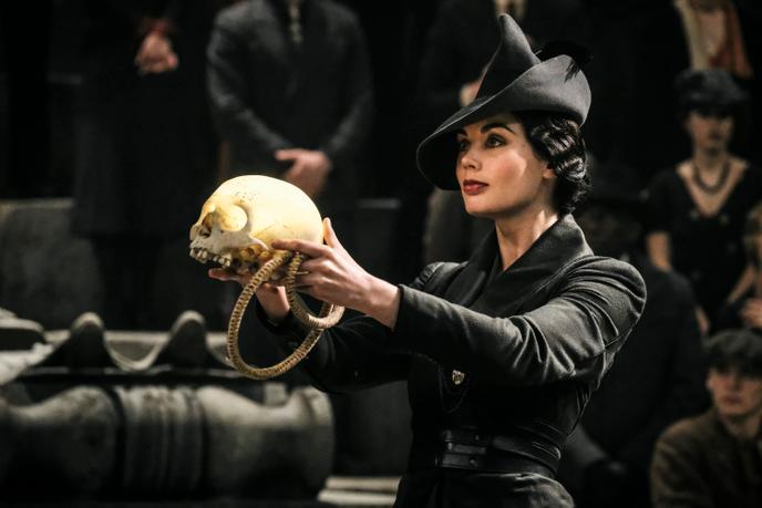 Les Animaux Fantastiques Les Crimes De Grindelwald Les Heures Les Plus Sombres De La Magie