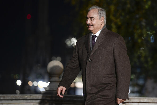 Le maréchal Haftar arrive à la conférence de Palerme, le 12 novembre 2018.