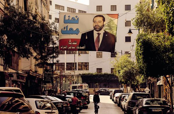Le 5 novembre 2017 à Beyrouth, la population affiche son soutien à son premier ministre alors qu’il est retenu à Riyad.