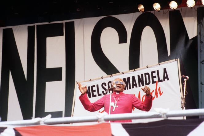 Desmond Tutu, lors d’un rassemblement pour la libération de Nelson Mandela, tenu à Hyde Park à Londres, le 17 juillet 1988.