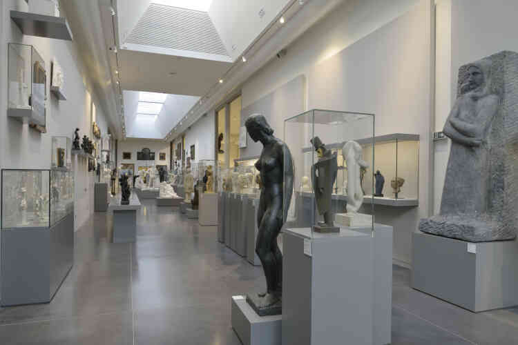 La priorité est également donnée à la sculpture. Une aile nouvelle est articulée en séquences thématiques, techniques et historiques, qui mettent en scène un ensemble d’œuvres acquises par le musée.