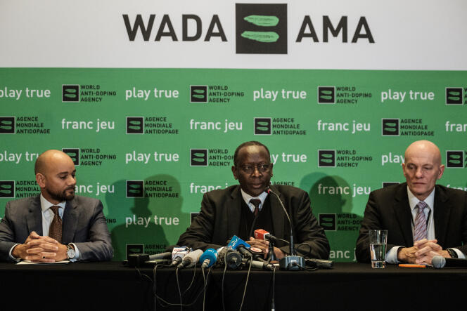 De gauche à droite : Brett Clothier, directeur de l’UIA, Japther Rugut, directeur de l’Agence kényane antidopage, et Günter Younger, enquêteur en chef de l’AMA ont présenté, le 27 septembre 2018, le résultat de deux ans d’enquête sur le dopage au Kenya.