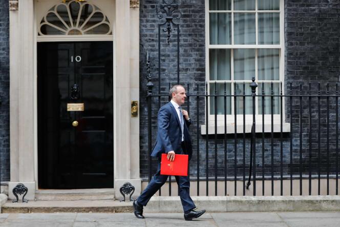 Le secrétaire d’Etat chargé du Brexit, Dominic Raab, à Downing street, le 6 novembre.