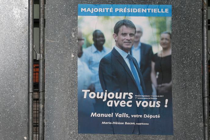 A campaign poster by Manuel Valls during the parliamentary elections in Evry on June 11, 2017. Ever since Essonne's deputy resigned.