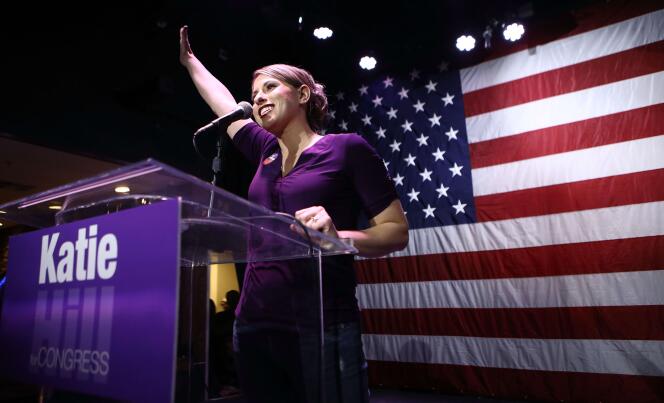 Katie Hill, élue démocrate à la Chambre des représentants, lors d’une soirée électorale à Santa Clarita (Californie), le 6 novembre.