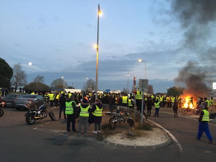 Gilets Jaunes Cest Très Bien Que Les Gens Bougent