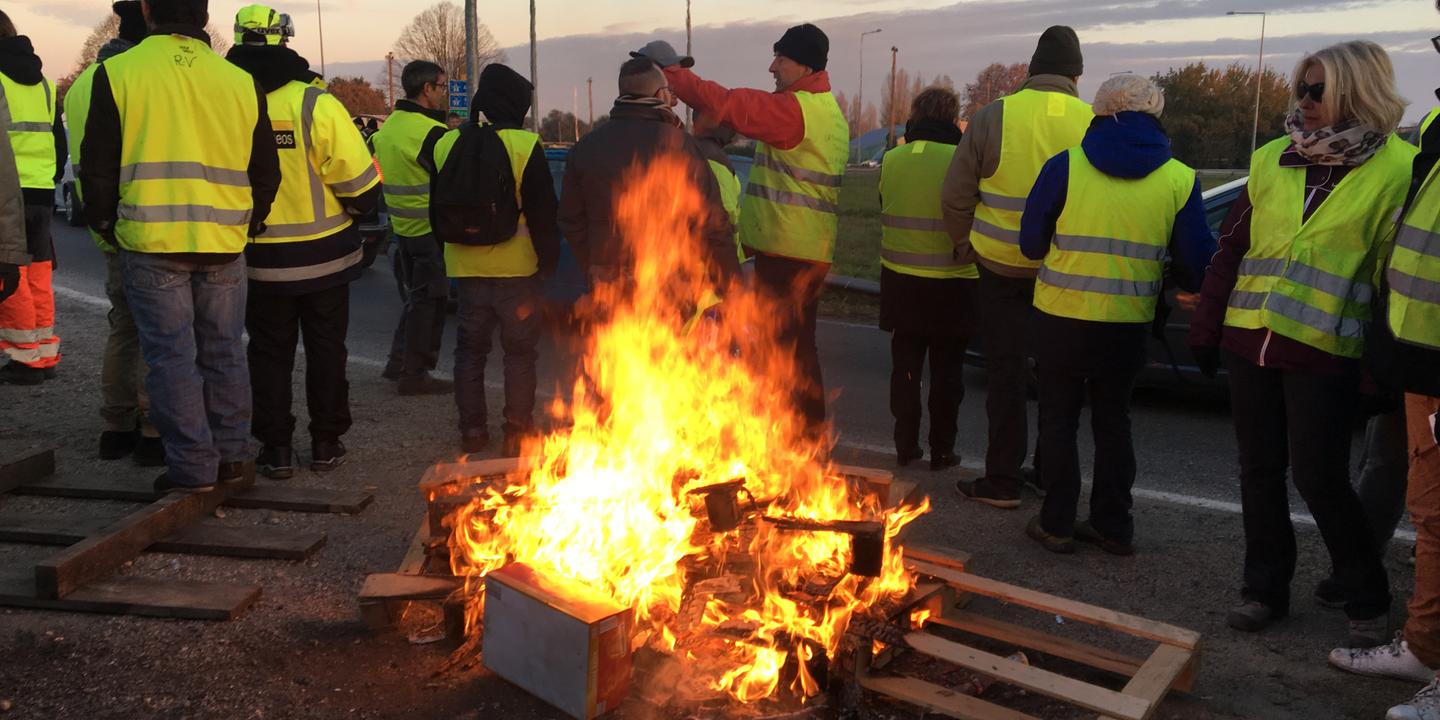 Gilets Jaunes Cest Très Bien Que Les Gens Bougent