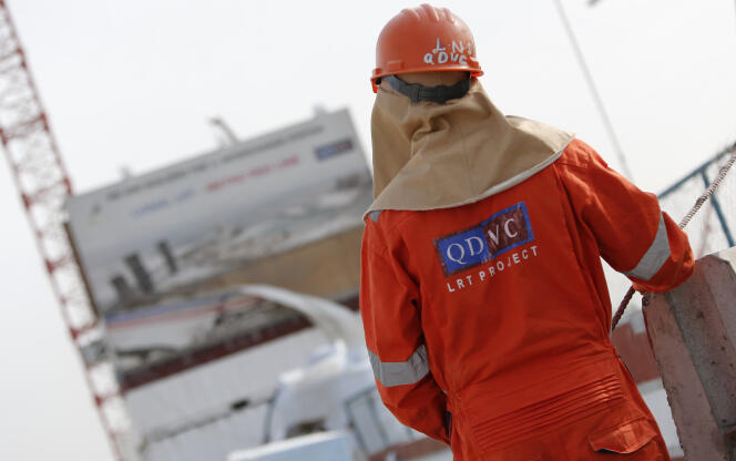 Un ouvrier de Qatari Diar Vinci Construction (QDVC), filiale de Vinci au Qatar.