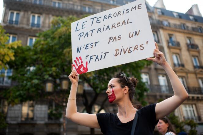 Manifestation organisée par l’actrice Muriel Robin pour dénoncer le sexisme et les violences sexuelles contre les femmes, à Paris, le 6 octobre.