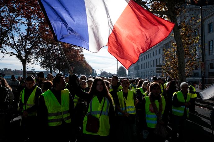 Gilets Jaunes Près De 106 000 Personnes Dans Les