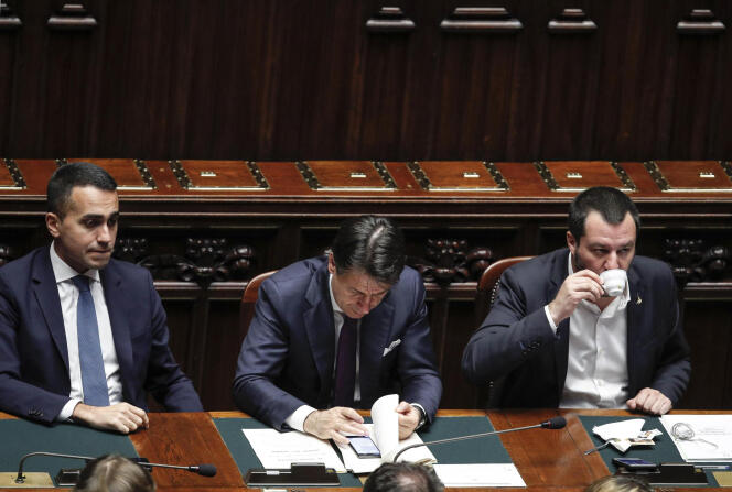 Luigi Di Maio, le vice-premier ministre et dirigeant du Mouvement 5 étoiles, le premier ministre Giuseppe Conte, et le ministre de l’intérieur et leader de la Ligue, Matteo Salvini, à la Chambre des députés, à Rome, le 21 novembre.
