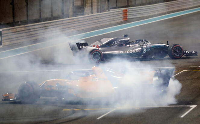 Fernando Alonso (McLaren) et Lewis Hamilton (Mercedes) font « danser » leurs F1, le 25 novembre à Abou Dhabi.