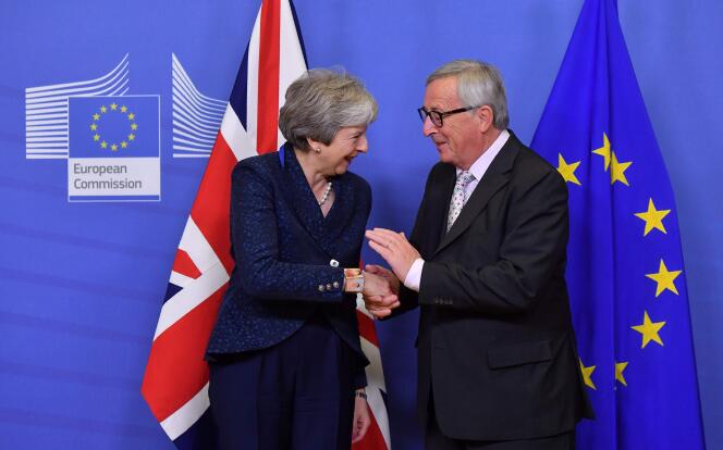 Ultime rencontre avant la signature de l’accord sur le Brexit entre Theresa May et Jean-Claude Juncker, à Bruxelles, le 24 novembre.