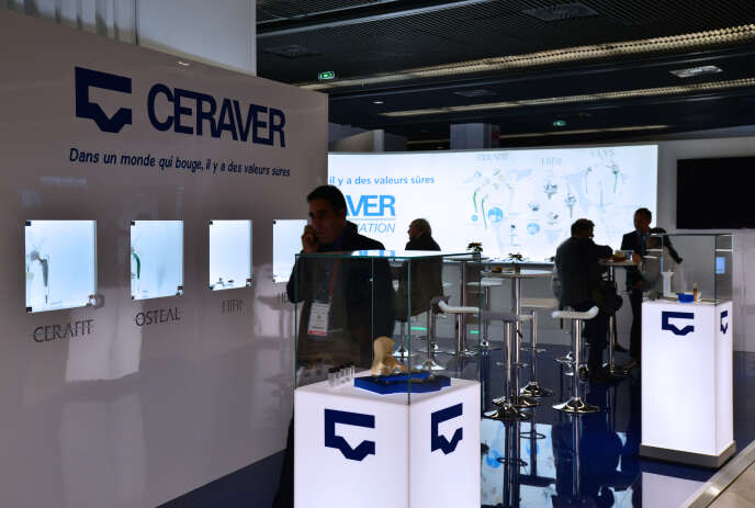 Le stand Ceraver lors du congrès de la Société française de chirurgie orthopédique et traumatologique, en novembre 2018, au Palais des congrès, à Paris.