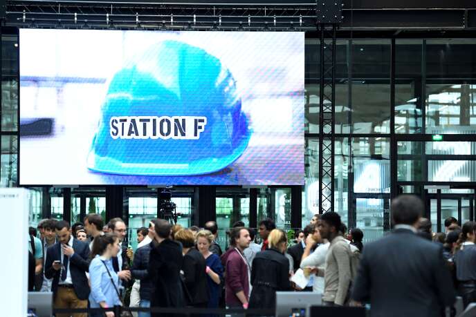 Inauguration de l’incubateur de start-up Station F, à Paris, en juin 2017. L’économie numérique accroît la concentration des entreprises dans les grandes métropoles, selon la fondation Mind the Bridge.