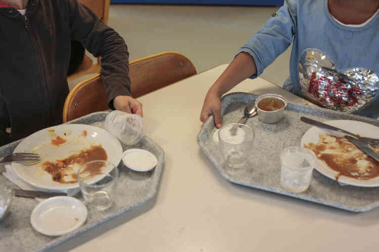 « De toute façon, les repas sont meilleurs, donc les enfants mangent davantage et jettent moins, remarque Nathaelle, agente territoriale spécialisée des écoles maternelles depuis plus de dix ans à l’école de Sourcieux-les-Mines. On voit la différence. »