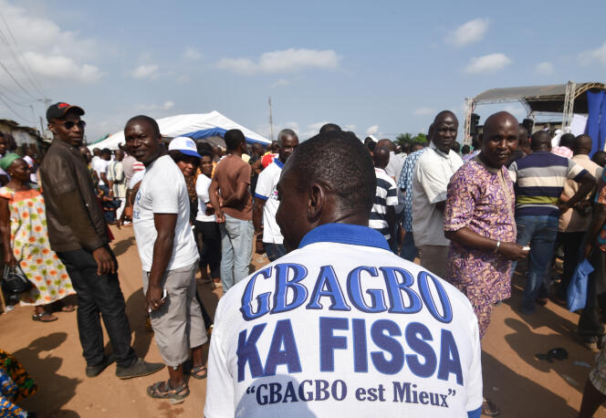 Un partisan de la coalition d’opposition Ensemble pour la démocratie et la souveraineté, comprenant le FPI de l’ex-président ivoirien Laurent Gbagbo, à Abidjan, le 28 juillet 2018.