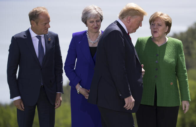 De gauche à droite, le président du Conseil européen, Donald Tusk, la première ministre britannique, Theresa May, le président des Etats-Unis, Donald Trump, et la chancelière allemande, Angela Merkel, au sommet du G7 de La Malbaie (Québec), en juin.