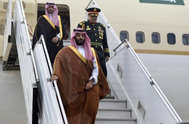 Le prince héritier saoudien Mohammed bin Salman à l’aéroport international Ezeiza, dans la banlieue de Buenos Aires, le 28 novembre 2018.