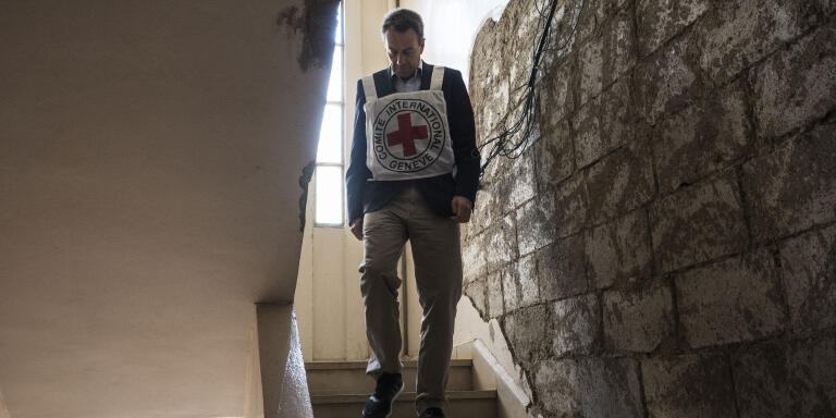 SYRIA. Homs. February 25, 2016.President of ICRC Peter Maurer during a visit in the rebel held camp of Al WAER.