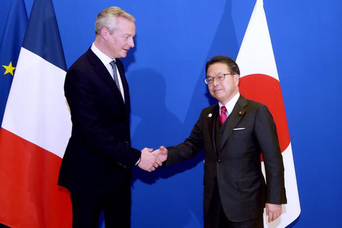 Bruno Le Maire (à gauche) et Hiroshige Seko, à Paris le 22 novembre. Des divergences sérieuses sont apparues à propos de la gouvernance de l’Alliance Renault-Nissan-Mitsubishi entre le ministre français de l’économie et son homologue japonais.