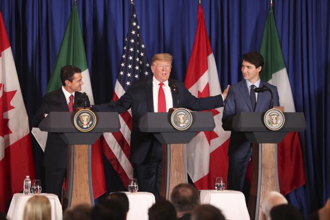 Le président Donald Trump, au centre, entre le président mexicain Enrique Peña Nieto, et le premier ministre canadien Justin Trudeau, avant la signature du nouvel accord de libre-échange entre les Etats-Unis, le Mexique et le Canada (AEUMC), au sommet du G20 à Buenos Aires, en Argentine, le 30 novembre.