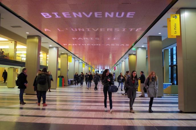« Réserver la quasi-gratuité aux seuls citoyens français et européens qui s’inscriront demain dans une université française ne repose sur aucune justification objective. » Photo : hall de l'université Paris-II Panthéon-Assas.