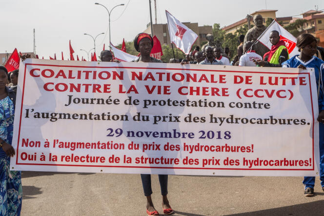 Manifestation contre la hausse des prix des carburants, à Ouagadougou, le 29 novembre 2018.