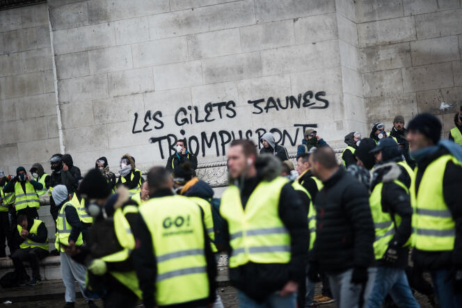 Manifestation des « gilets jaunes », place de l’Etoile, à Paris, le 1er décembre.