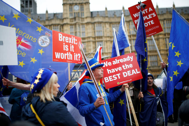 Des opposants au Brexit, à Londres, le 4 décembre.