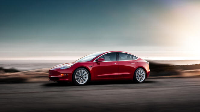 La Tesla Model 3offre une silhouette délibérément sobre.