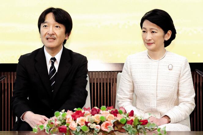 Le prince Akishino, avec son épouse la princesse Kiko.