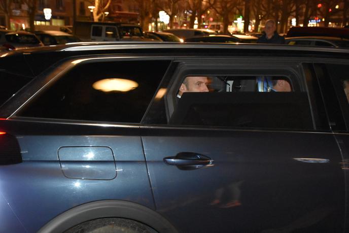 Emmanuel Macron, après sa visiteà la préfecture du Puy-en-Velay, où le cortège présidentiel a été conspué, le 4 décembre.
