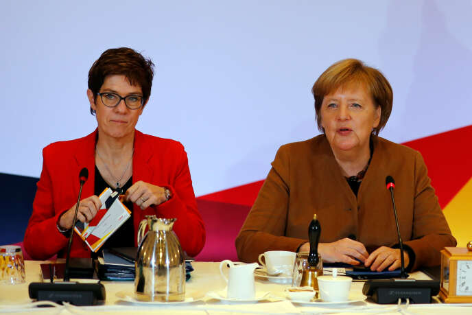 Annegret Kramp-Karrenbauer et Angela Merkel, le 6 décembre à Hambourg.