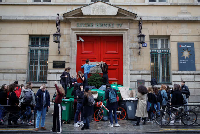 Devant le lycée Henri-IV, à Paris, le 6 décembre.