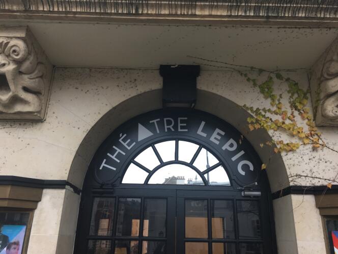 L’entrée du Théâtre Lepic, avenue Junot, sur la butte Montmartre à Paris