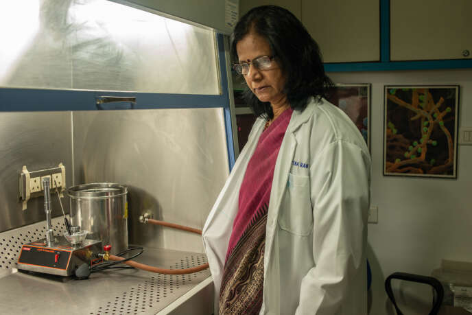 Ratna Rao, microbiologiste en chef de l’Apollo City Hospital, s’inquiète des pollutions industrielles : dans les zones urbaines, plus de neuf Indiens sur 10 sont porteurs de bactéries multirésistantes.