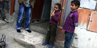 Des enfants de réfugiés palestiniens, ayant fui le camp de Yarmouk, en Syrie, vers le camp de Beddawi, au Liban, en 2012.