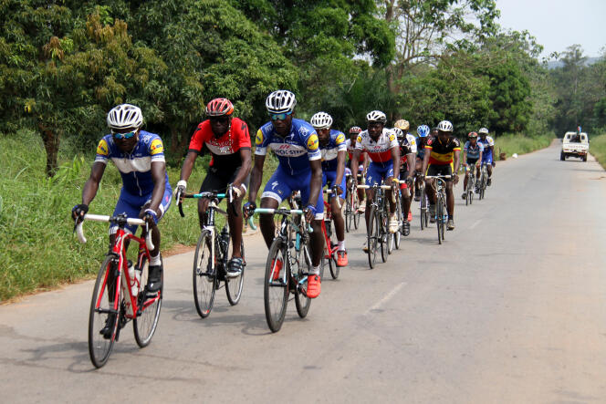 Entraînement de l’équipe centrafricaine de cyclisme près de Bangui, le 25 novembre 2018.